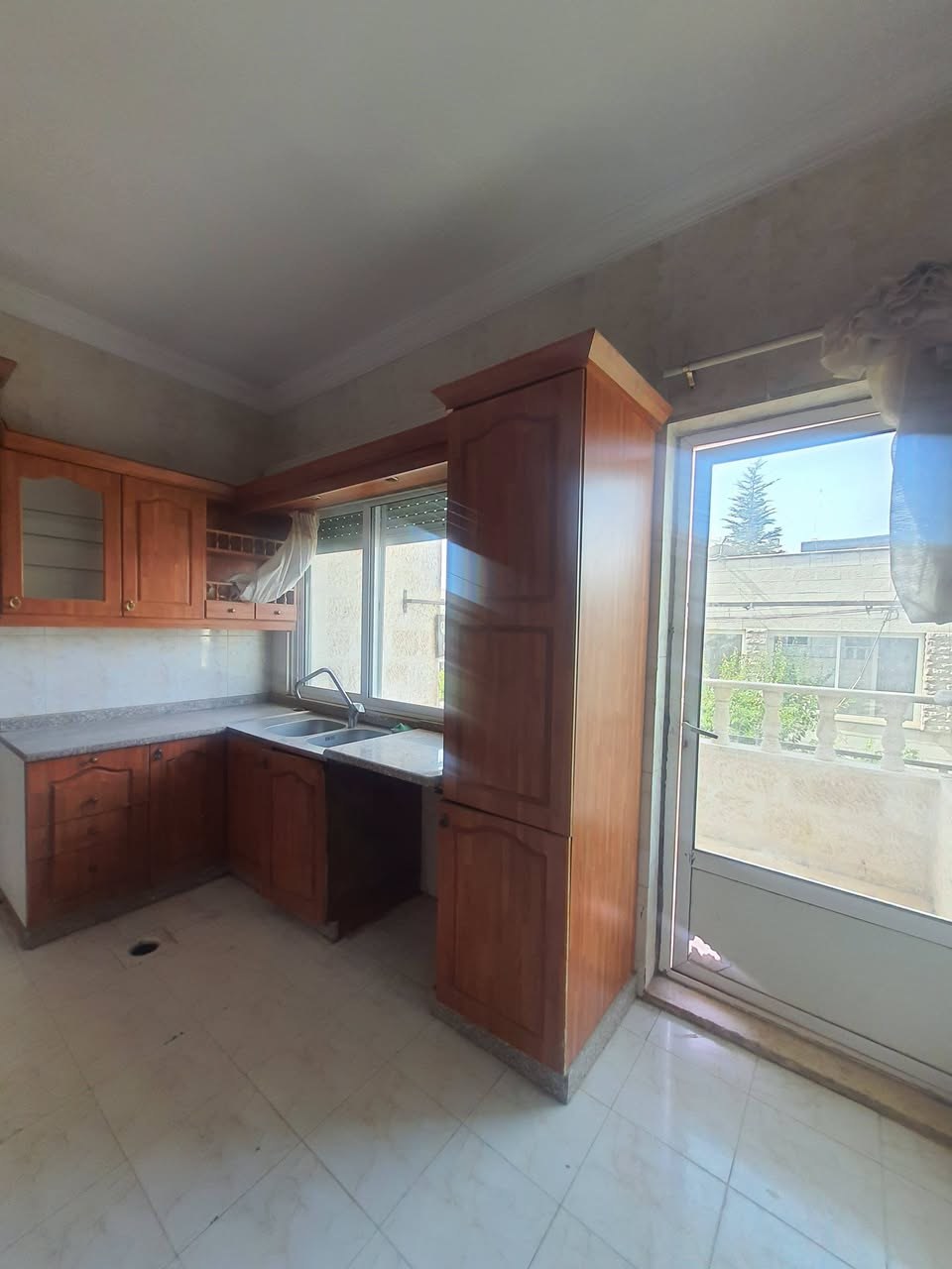 First-Floor Three-Bedroom Apartment in Al-Jubeiha in Al-Jubeiha, Amman — photo 2