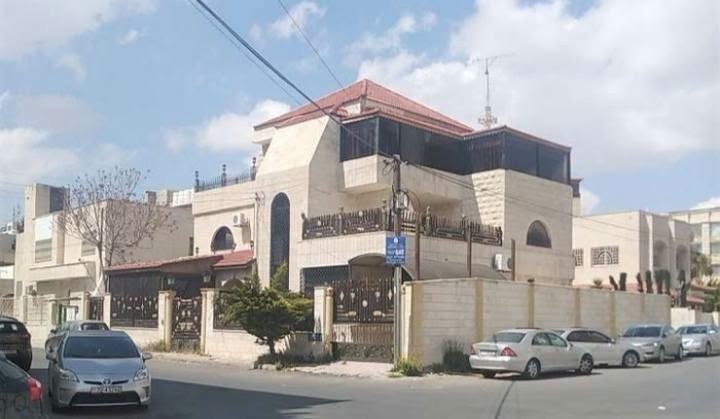 Independent Villa with Pool for Rent in Al-Madinah Al-Munawarah Street, Amman — photo 2