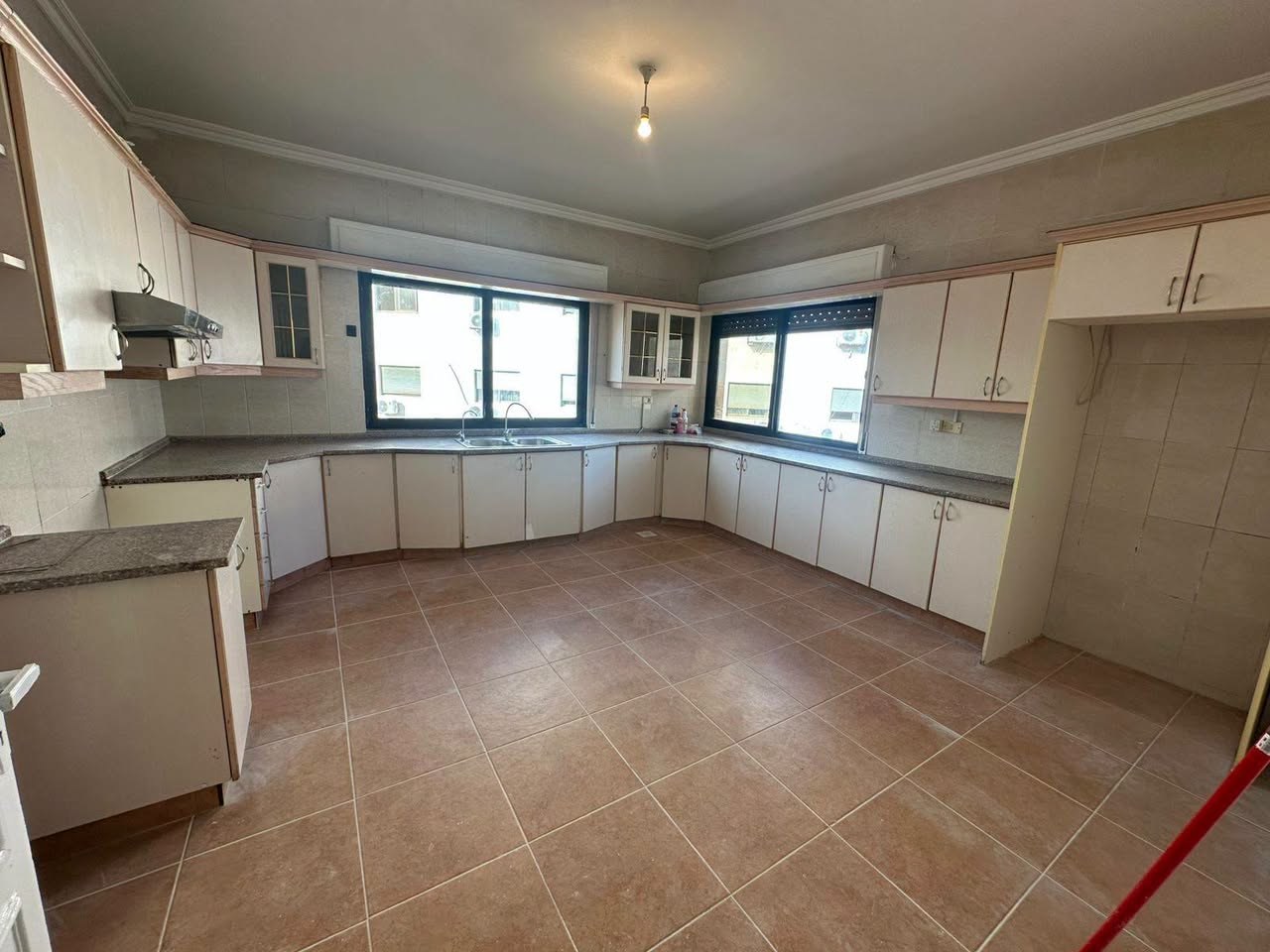First-Floor Villa Apartment for Annual Rent in Al-Madinah Al-Munawarah Street, Amman — photo 2